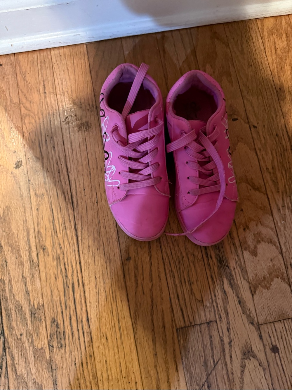 Title: Girls Pink Graffiti Heart Lace-Up Sneakers Casual Shoes